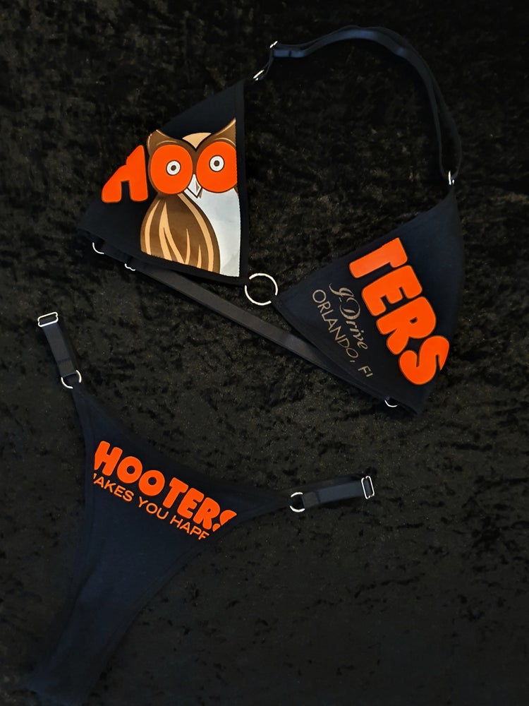 HOOTERS
